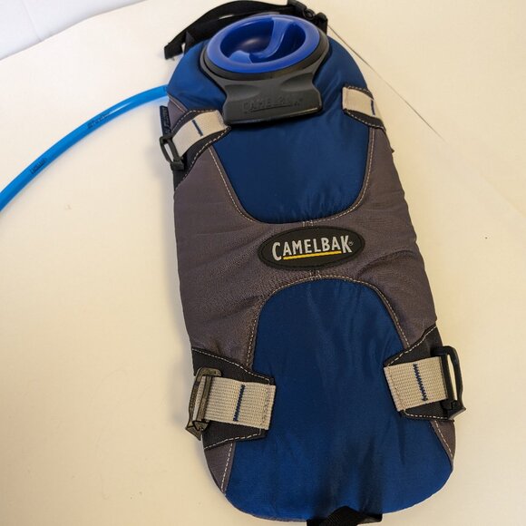 Camelbak UNBOTTLE 2L / 70oz Insulated Reservoir with Cleaning Brushes - Picture 1 of 14